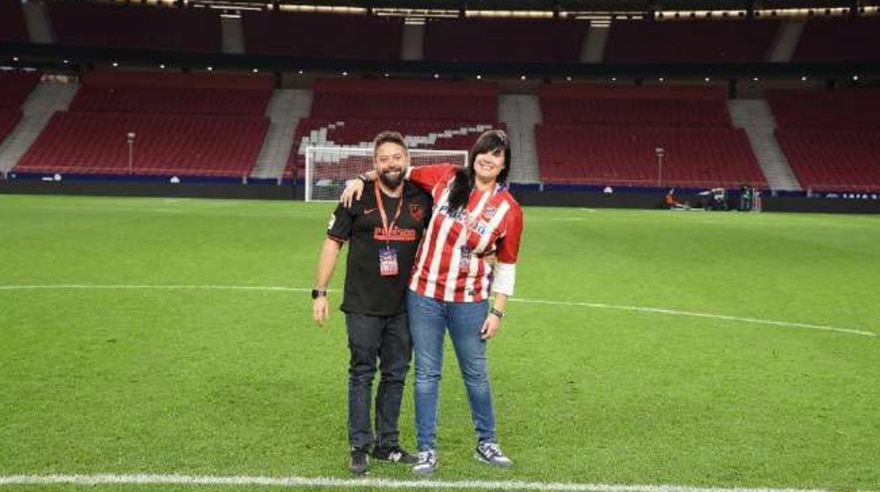 field-photo-atletico-de-madrid-experience-couple